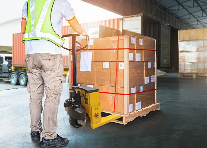 Vilka är kraven på förpackningen av varorna som ska flyttas när pallvaror flyttas av gaffeltruck